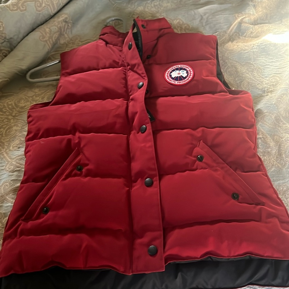Red Canada goose vest puffer size small.